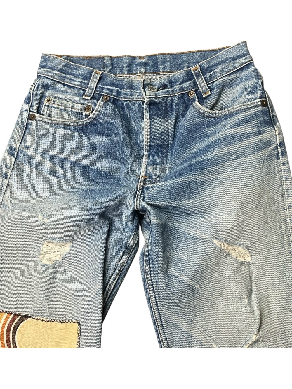Vintage Levi’s 501 button fly medium/light wash straight leg jeans 27 x 30 USA - Picture 8 of 10